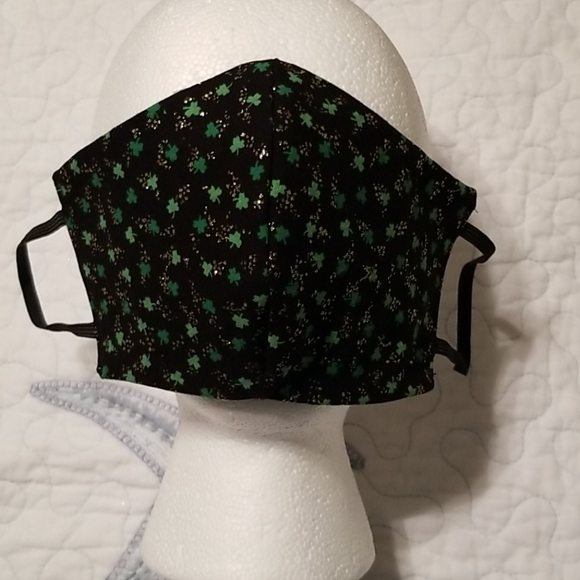 Trio of holiday facemask and free touchkey - Picture 6 of 9